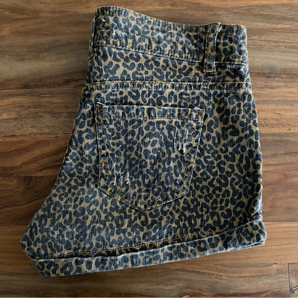 F21 Leopard Print Denim Shorts - Picture 3 of 4